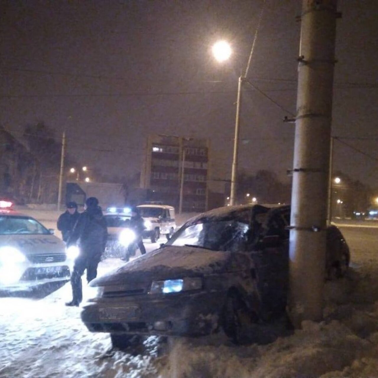 В Стерлитамаке водитель-лихач, уходя от погони ДПС, протаранил столб -  Рамблер/авто