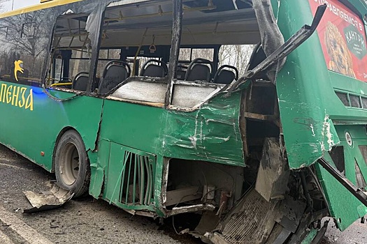 В Пензе в ДТП с автобусом, легковушкой и фурой пострадали шесть человек