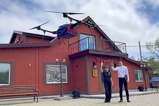 В Сахалинской области беспилотник впервые выступил доставщиком еды