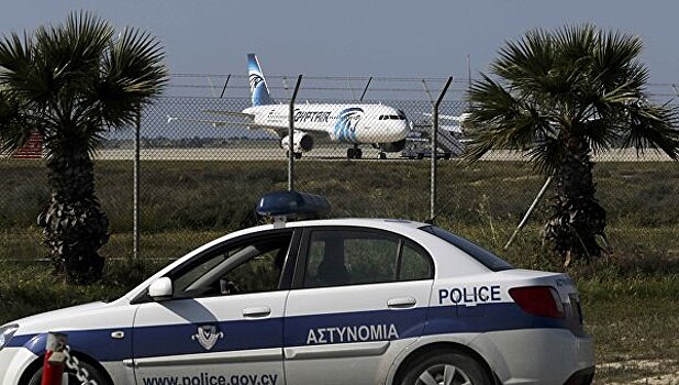 Стюардесса с угнанного на Кипр самолета рассказала о захвате
