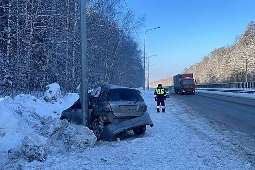 В ДТП на дублере Сибирского тракта погиб пассажир иномарки