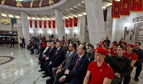 В Волгограде дочь маршала Еременко вручила музею поэму ее отца «Сталинград»