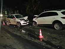 Такси врезалось в иномарку в Городце: пострадали два человека