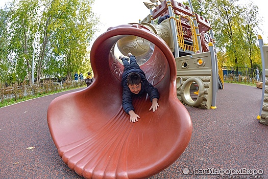 Власти Екатеринбурга протянули руку помощи старым дворам