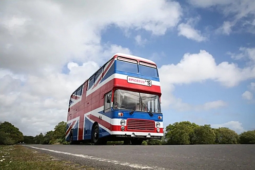 Фанаты Spice Girls получили возможность пожить в автобусе из фильма про группу