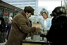 Кадр из главного новогоднего фильма напомнил москвичам о зимней моде