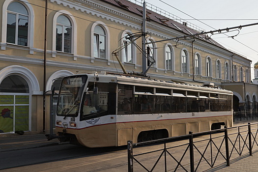 Пьяный россиянин набросился на пассажирку трамвая и жестоко избил ее