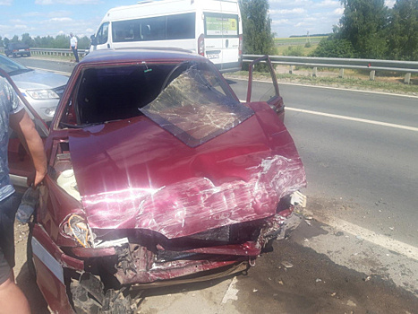 Три человека пострадали в жёстком ДТП в Самарской области