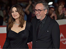 «Как красиво стареет!»: роскошная Моника Белуччи произвела фурор на премии «Эмми»