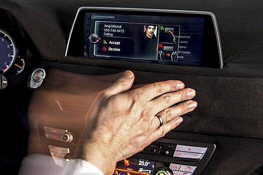 Будущие BMW 7 серии научили парковке с дистанционным управлением