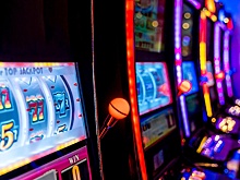 Сенаторы предлагают запретить должникам по алиментам играть в азартные игры