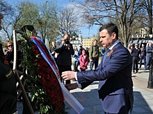 Торжественные мероприятия 9 Мая начались с возложения цветов к Вечному огню