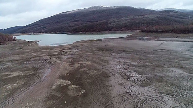 Пейзажи постапокалипсиса: из-за засухи в Новороссийске обмелело водохранилище
