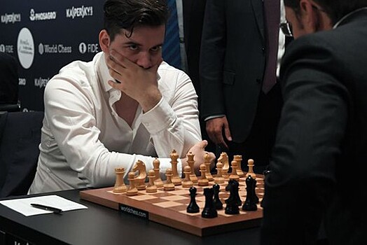 Россиянин Непомнящий выиграл в турнире Гран-при FIDE