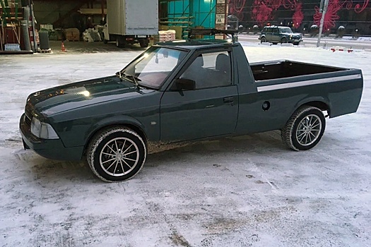 В РФ продают уникальный пикап АЗЛК "Москвич"