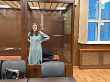 Cуд в Москве арестовал девушку, бросившую «коктейль Молотова» в полицейских