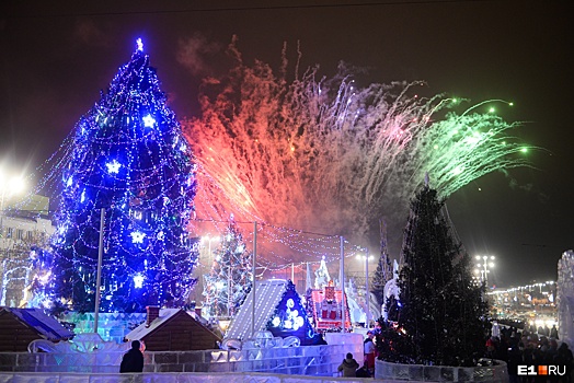 Снегурочкой была Мисс Екатеринбург: фоторепортаж с открытия ледового городка на площади 1905 года