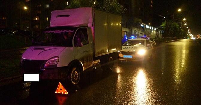 В Кирове пешеход запнулся за буксировочный трос и попал под машину