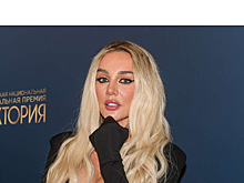 Седокова выложила фото в носках с эмблемой «Спартака» и букетом роз. Певица заявила, что у нее нет романа с игроком клуба: «Сын тренировался в их детской секции. Расследование завершено»