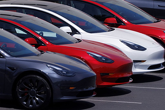 Конкурент высмеял Tesla из-за глохнущих автомобилей