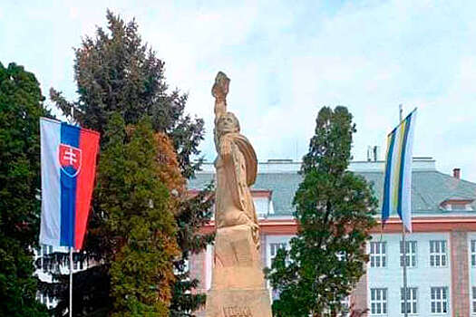 СК России расследует инцидент с осквернением памятника советским солдатам в Словакии