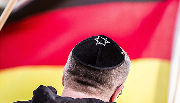 «Снимите кипу»: почему в Германии растут антисемитские настроения