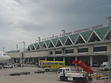 В аэропорту Пхукета туристов выборочно тестируют на коронавирус