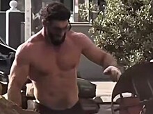 Видео с рабочим-атлетом из Адлера взорвало интернет и набирает миллионы просмотров