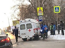 В Екатеринбурге столкнулись неотложка и такси
