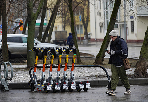 В России решили установить минимальный возраст для самокатчиков. Что ещё им ограничат