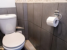 В Новосибирске генерал-адмирал полиции уснул в туалете и попался охранникам