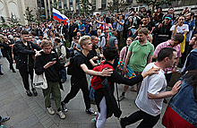 За участие в митинге Навального школьника отправили под домашний арест