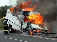 Машина вспыхнула на АЗС