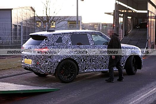 Новый Range Rover Sport 2023 года теряет камуфляж на этих почти ночных шпионских фотографиях