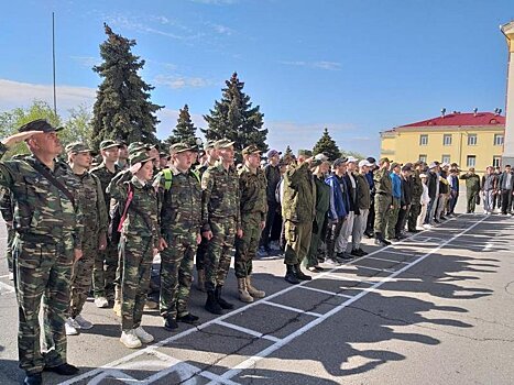 В Волгоградской области на военно-полевые сборы отправили школьников