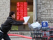 Экономист рассказал, стоит ли ждать евро и доллара за 65 рублей