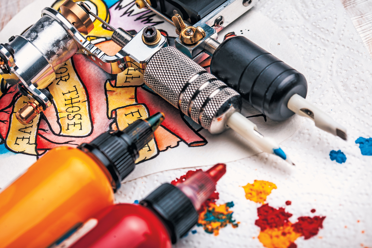 Учёные обнаружили бактерии в чернилах для татуировок и перманентного макияжа