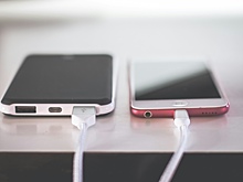 Названы ошибки при зарядке смартфона, которые «убивают» его