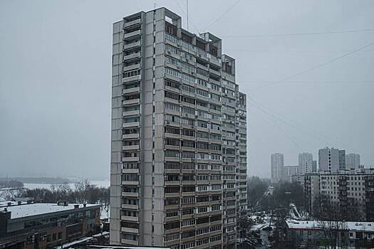 Жилье в России продолжило дешеветь