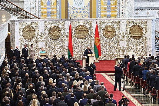 Ургант высмеял тайную инаугурацию Лукашенко
