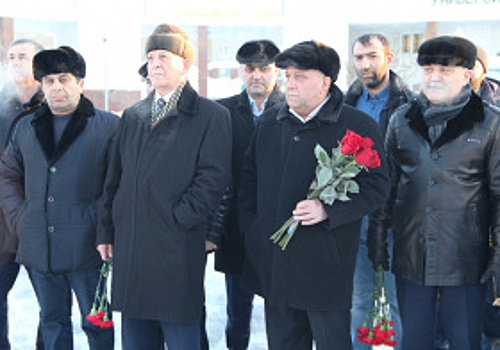 Почетные гости из Азербайджана почтили память уважаемого земляка