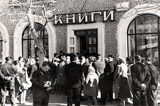 Современная литература в России: можно ли жить, зарабатывая писательским трудом