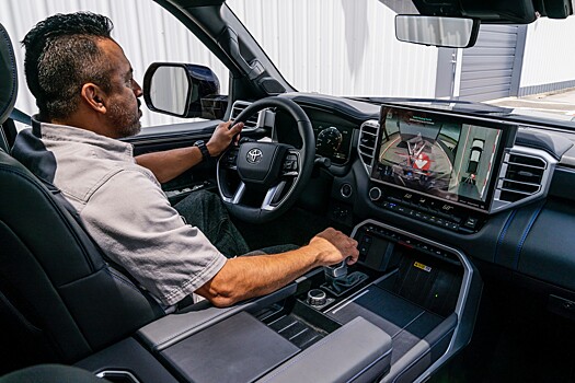 Новая мультимедийная система Toyota Tundra распространится и на другие модели