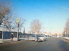 Ослепленный солнцем екатеринбуржец сбил первоклассника на переходе