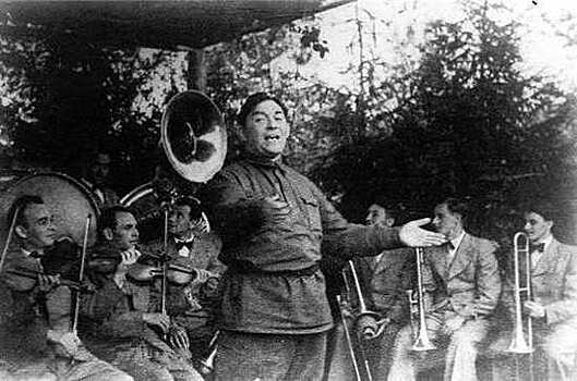 Почему в СССР был популярен театральный джаз