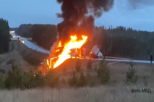 Массовое ДТП с возгоранием грузовиков произошло в Иркутской области