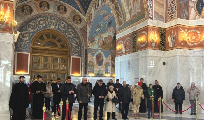 Волгоградцы в храме Александра Невского помолились о жертвах теракта