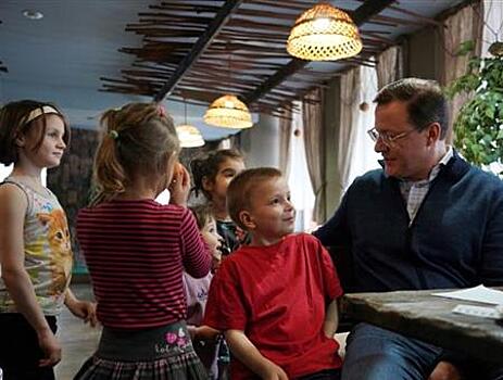 Дмитрий Азаров пообщался с вынужденными переселенцами из ДНР и ЛНР