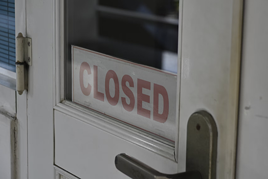 Отдых сотен туристов под угрозой из-за «финансового кризиса» в крупном турагентстве