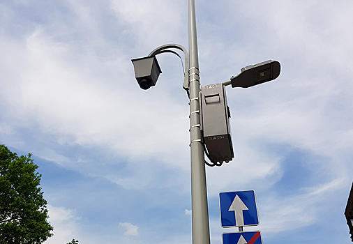 Камера приняла рисунок на футболке за номер машины и выписала штраф